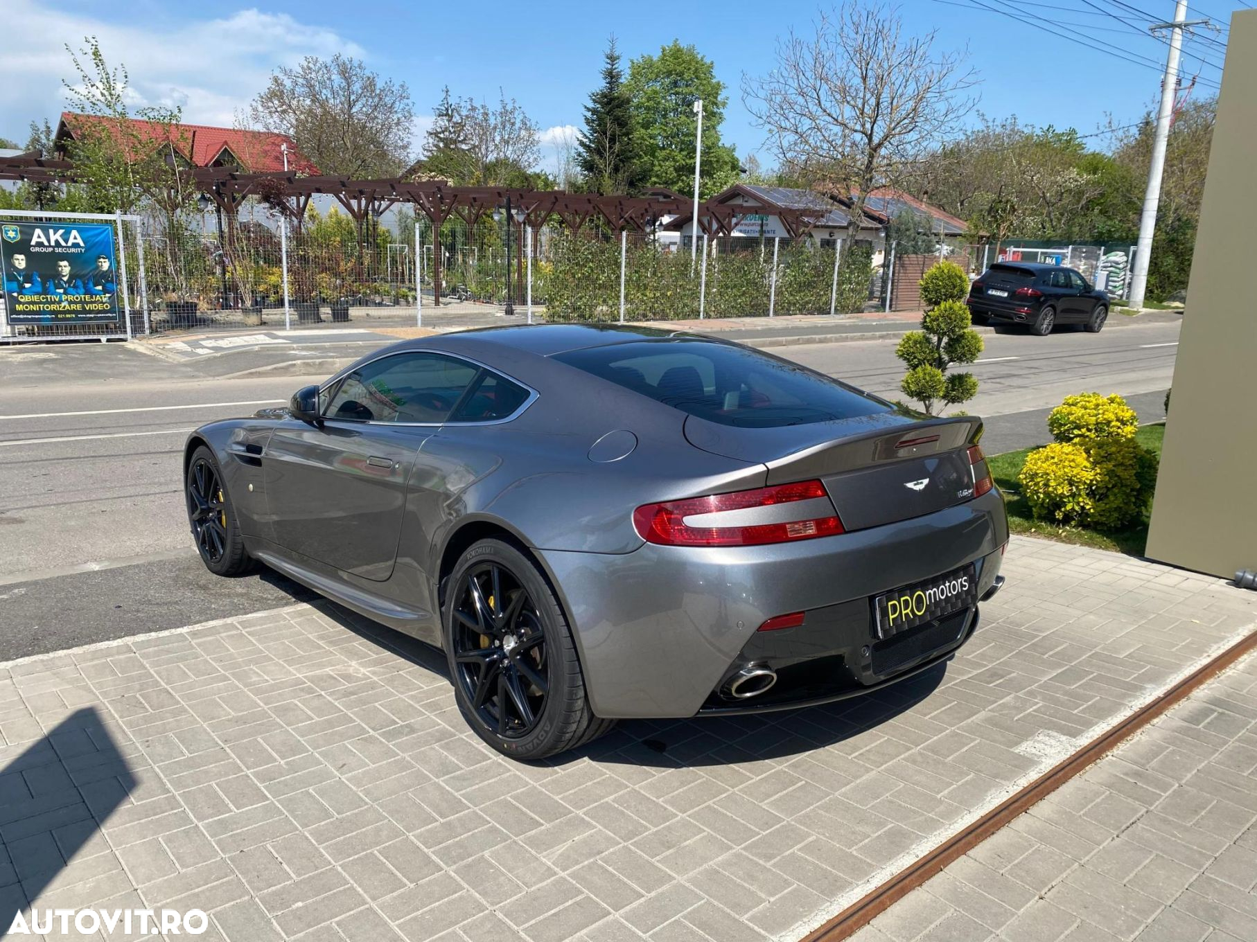 Aston Martin V8 Vantage - 9