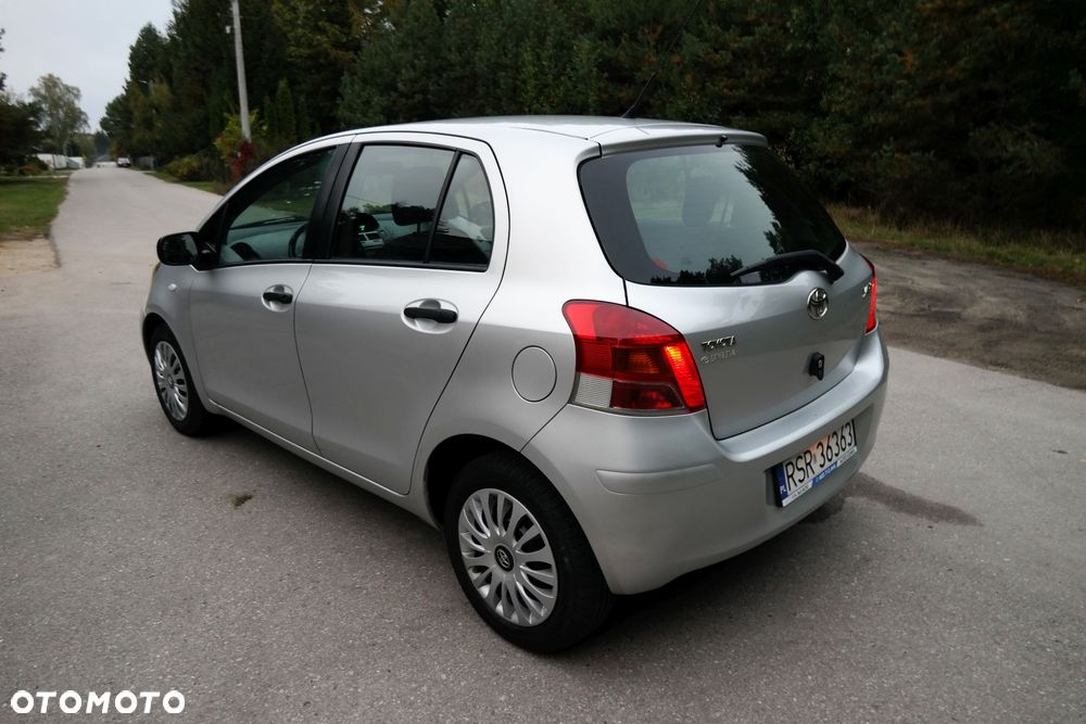 Toyota Yaris - 10
