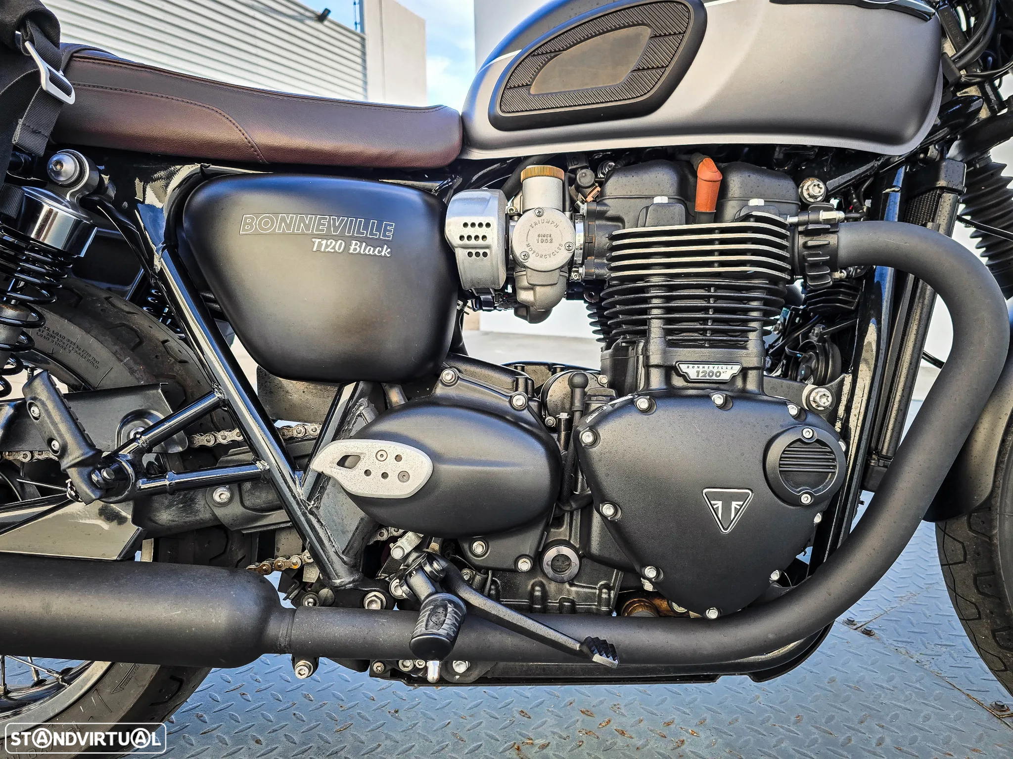 Triumph Bonneville T120 Black - 19