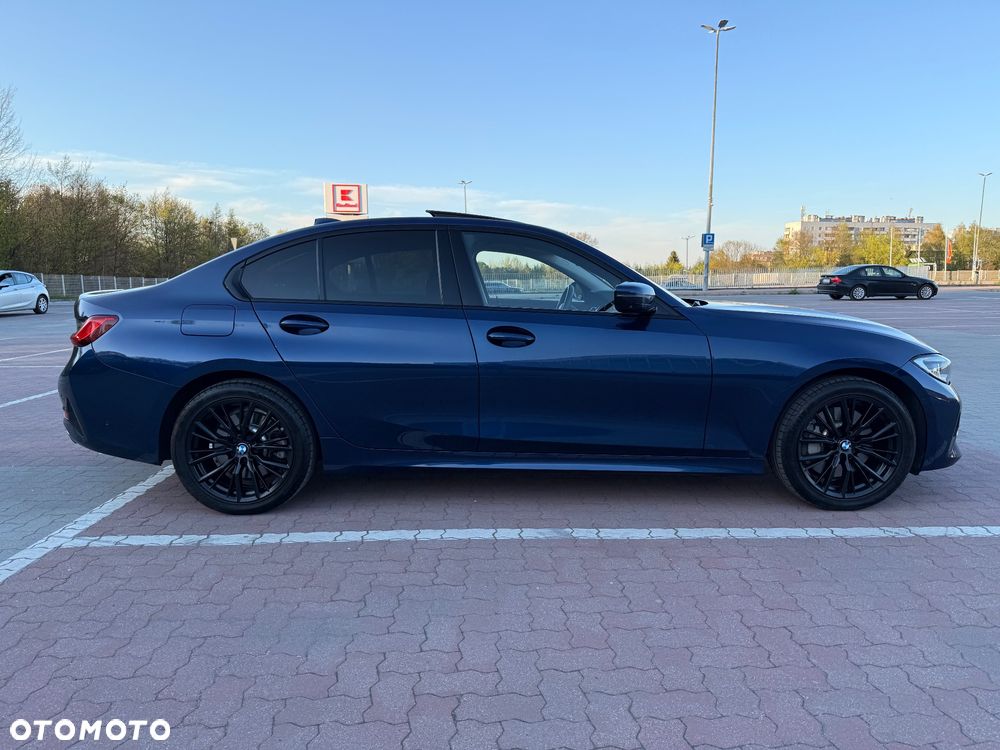 BMW Seria 3 330i xDrive Sport Line - 2