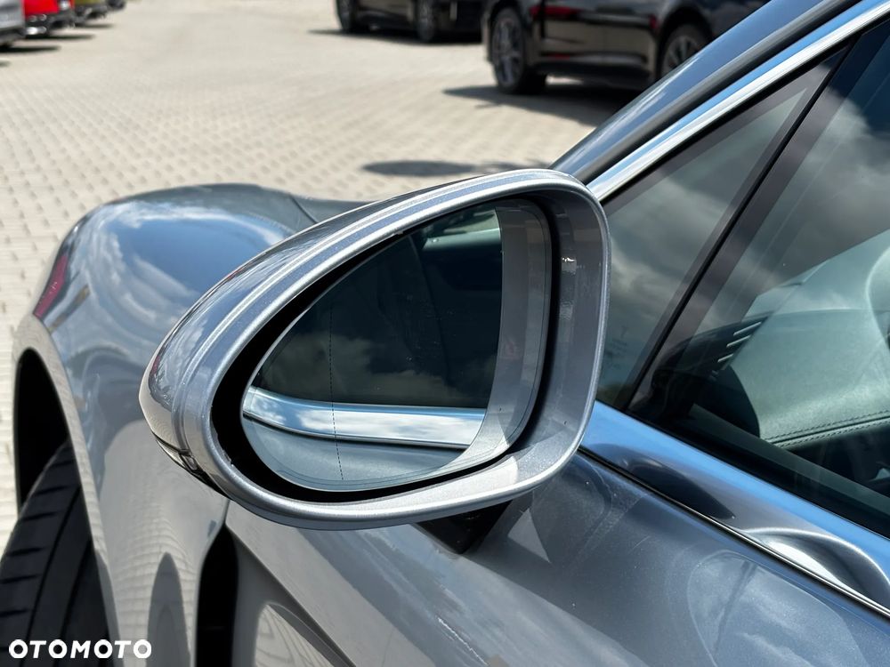 Porsche Panamera 4 - 8