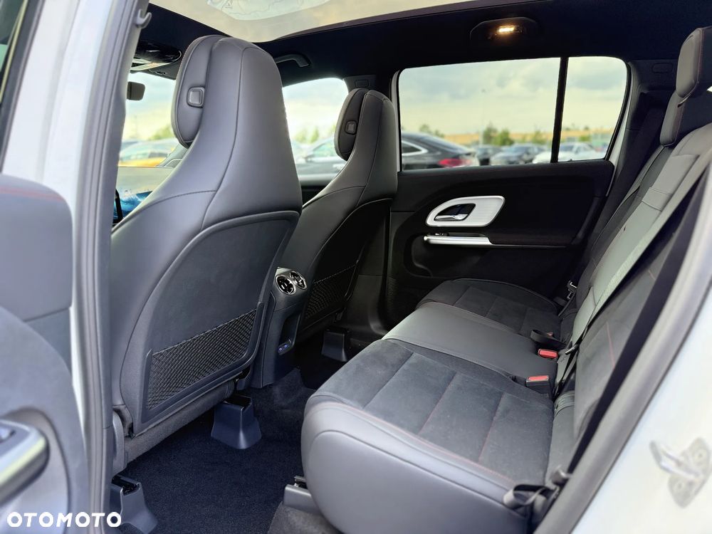 Mercedes-Benz GLB - 31