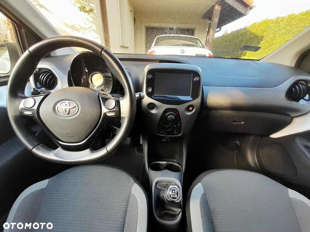 Toyota Aygo x-play - 32