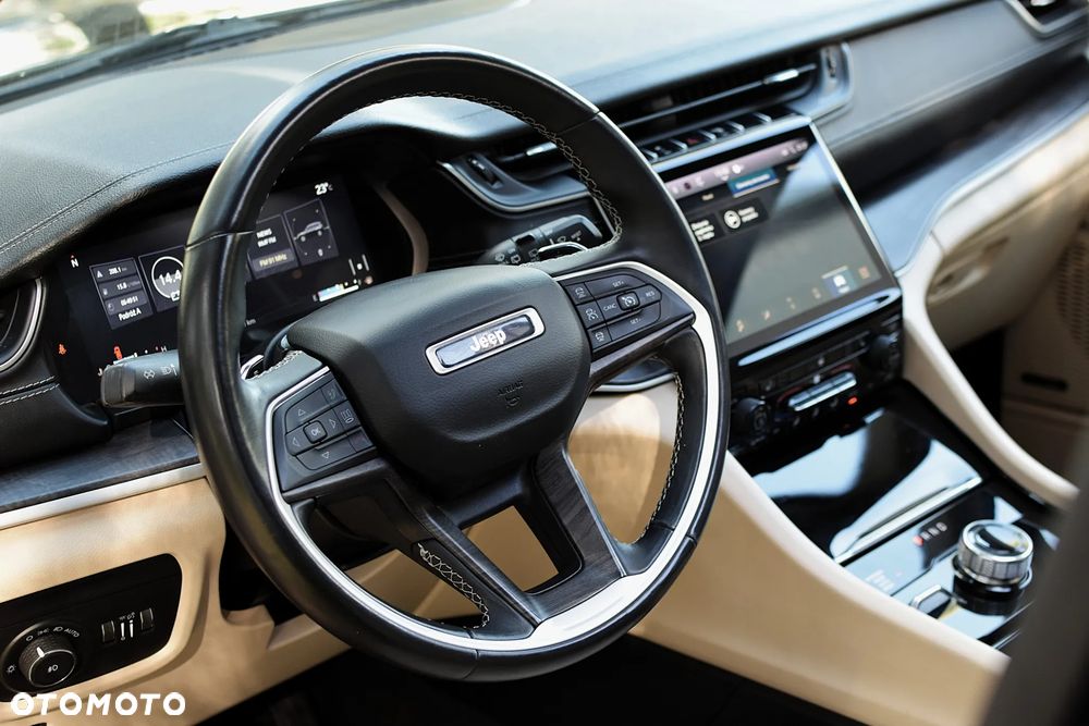 Jeep Grand Cherokee - 15