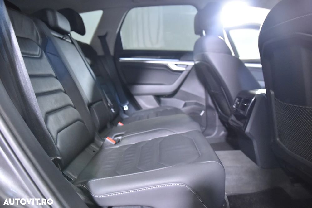 Volkswagen Touareg - 13