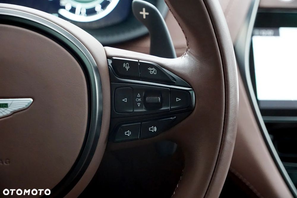 Aston Martin DBX - 31