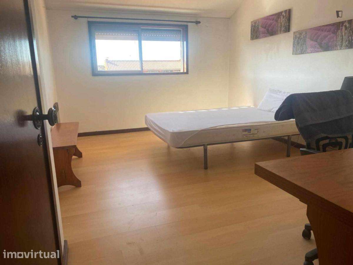 Quarto - localizado em Aveiro - Grande imagem: 2/6