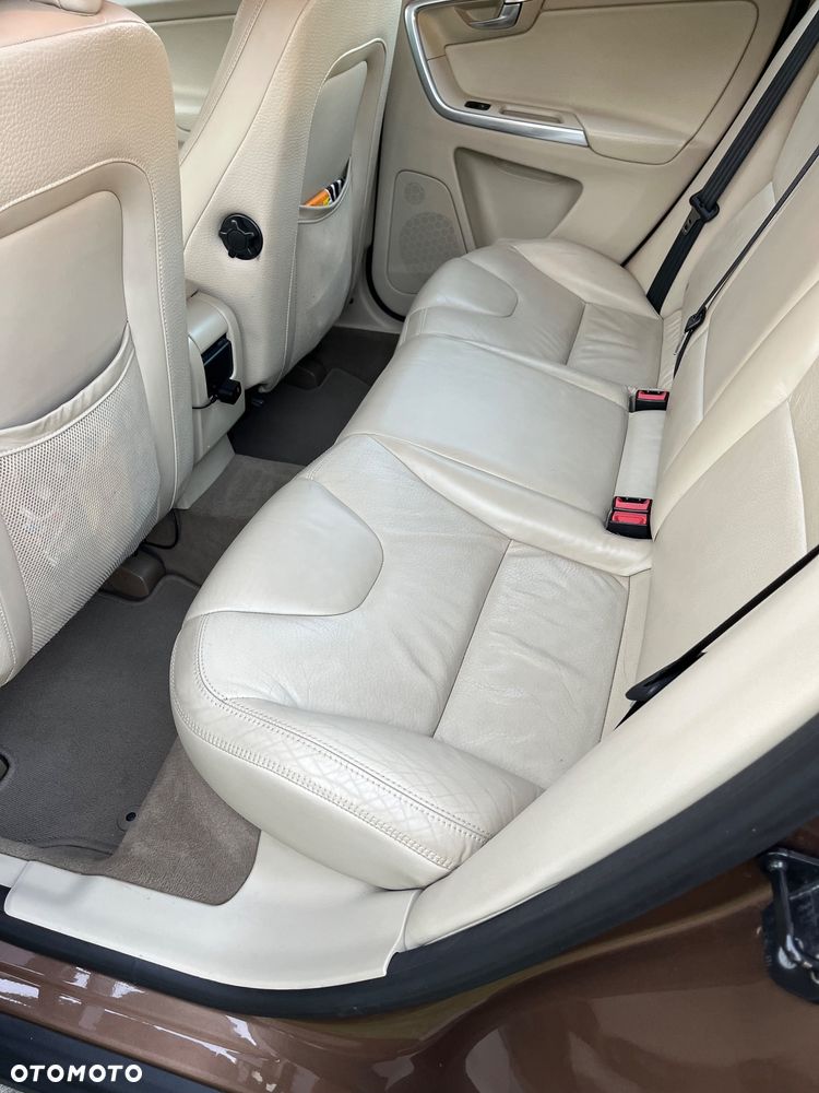 Volvo XC 60 D5 AWD Momentum - 23