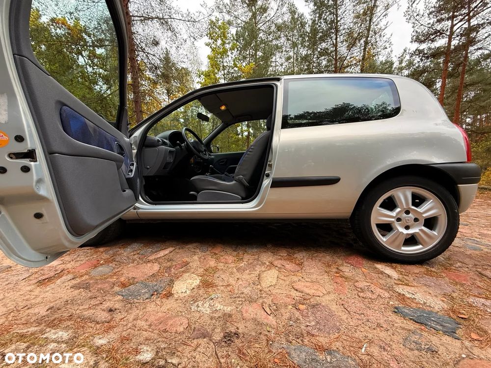 Renault Clio 1.2 16V Authentique - 16