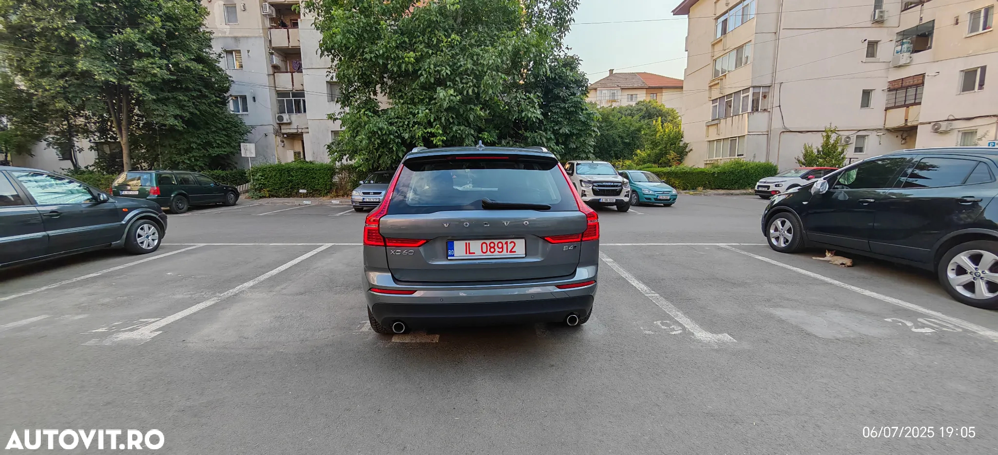 Volvo XC 60 B4 MHEV AT8 AWD Momentum Pro - 8