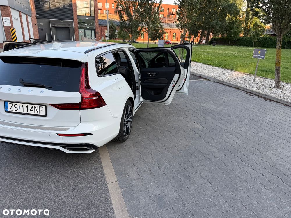 Volvo V60 B3 B R-Design - 11