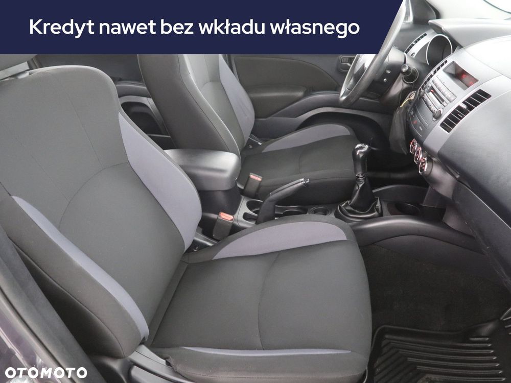 Mitsubishi Outlander - 11