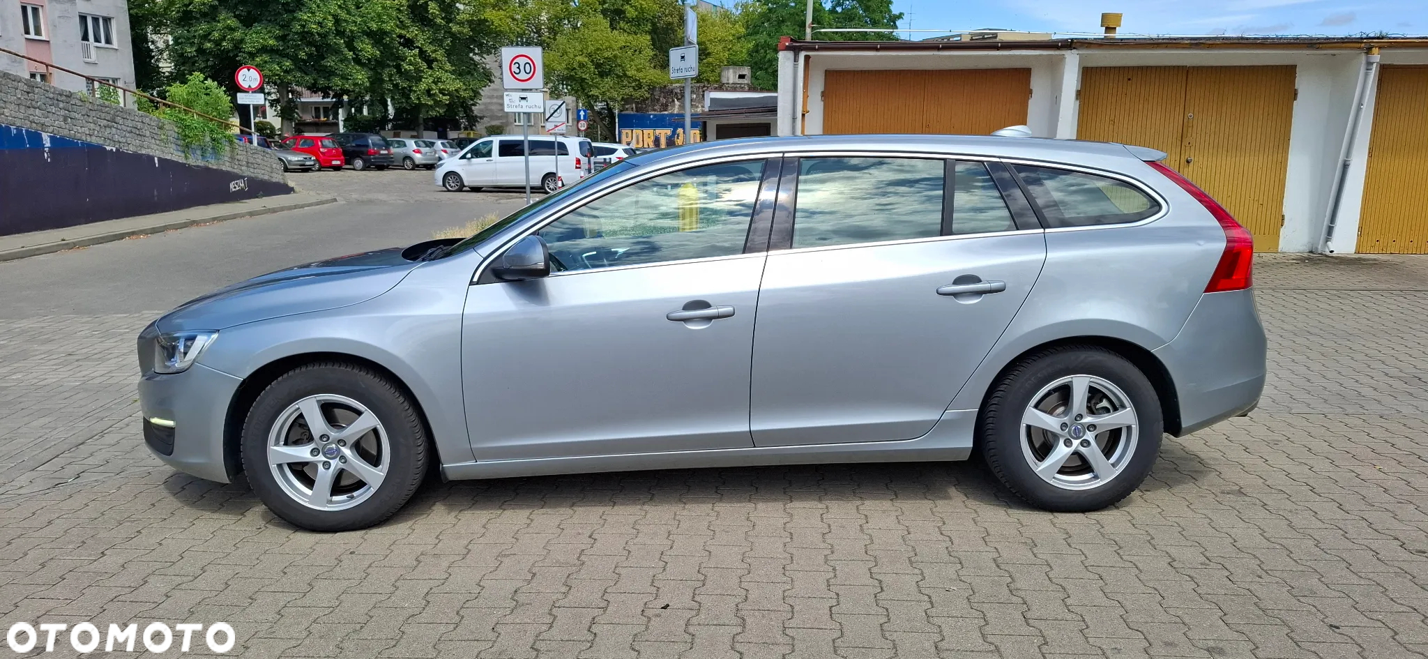 Volvo V60 D3 Drive-E R-Design Momentum - 9