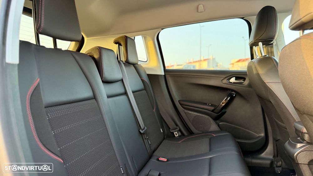 Peugeot 2008 1.2 PureTech GT Line - 27