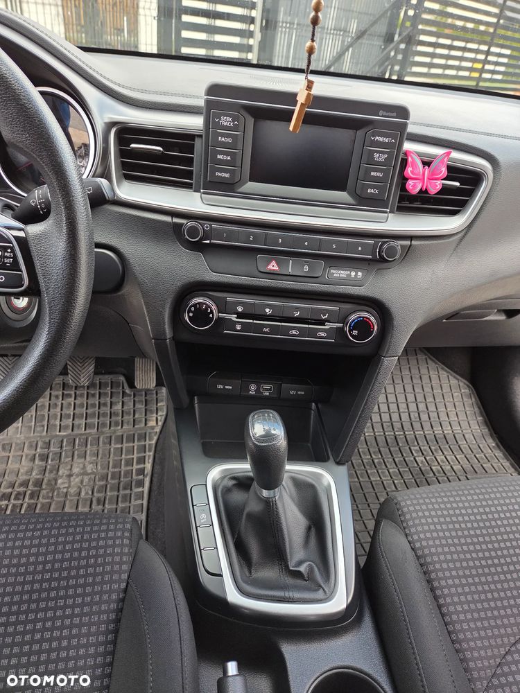 Kia Ceed 1.6 CRDi SCR M - 34