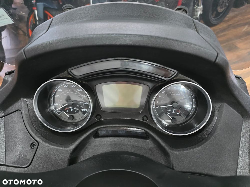 Piaggio MP-3 - 19