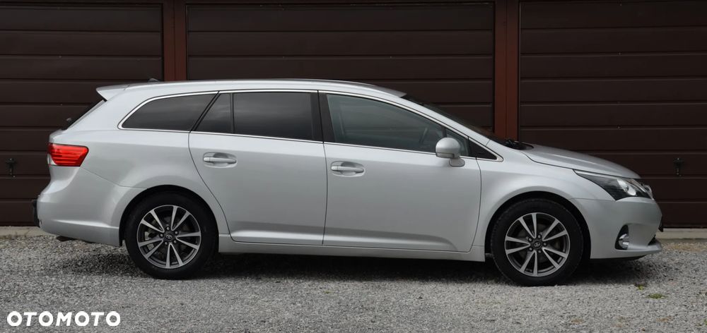 Toyota Avensis 2.0 D-4D - 15