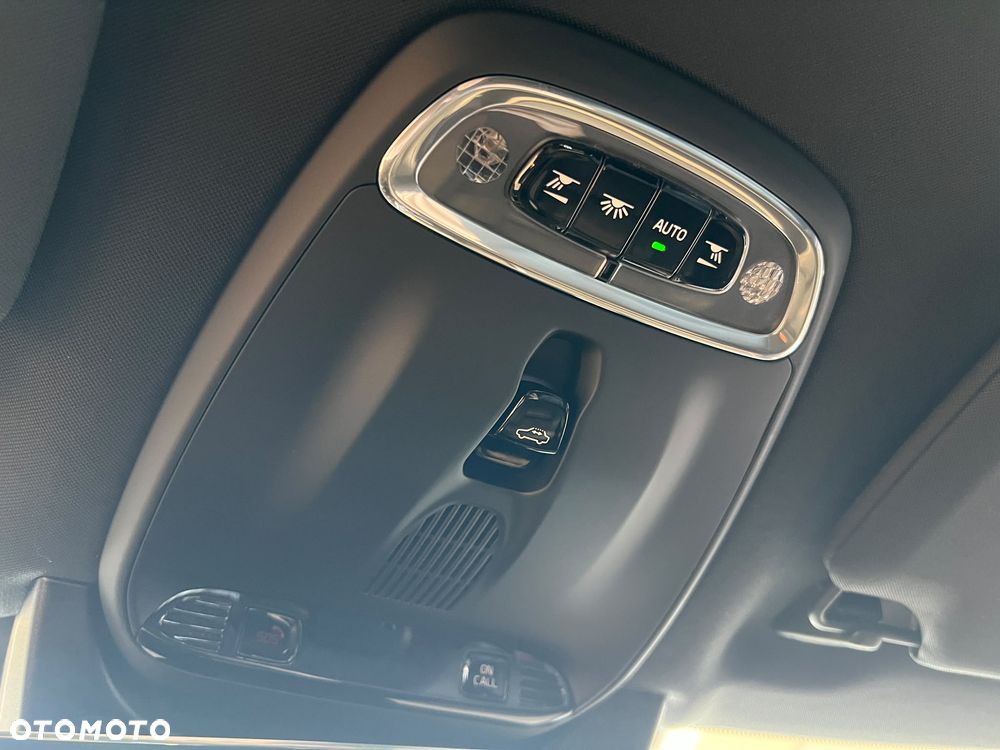 Volvo XC 90 B5 D AWD Ultimate Dark 7os - 31
