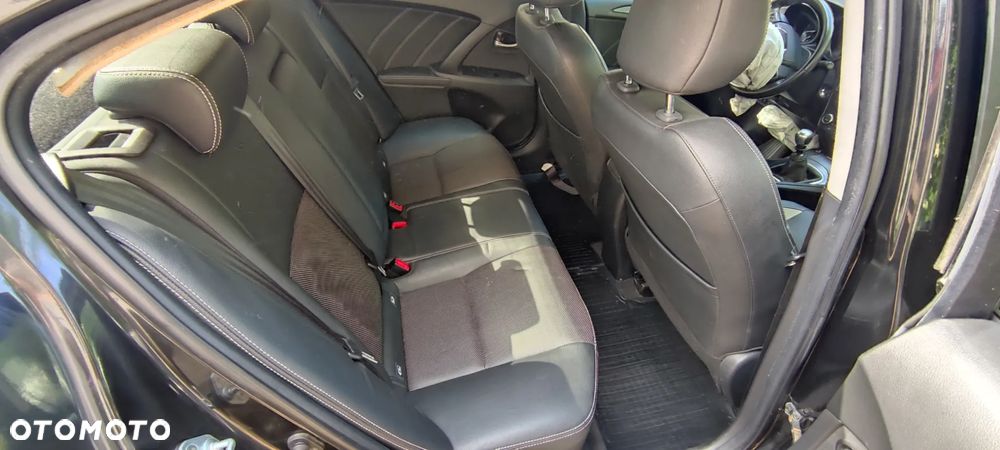Toyota Avensis 2.0 D-4D Prestige - 22