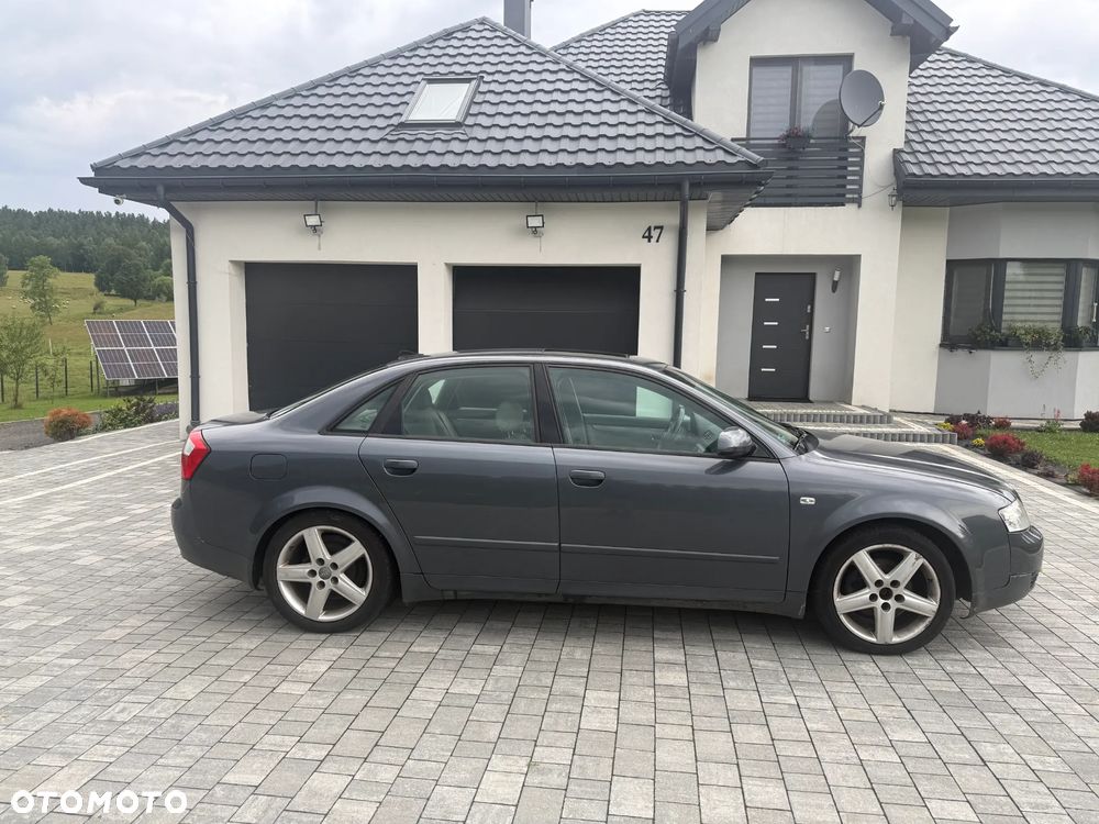 Audi A4 Limousine - 4