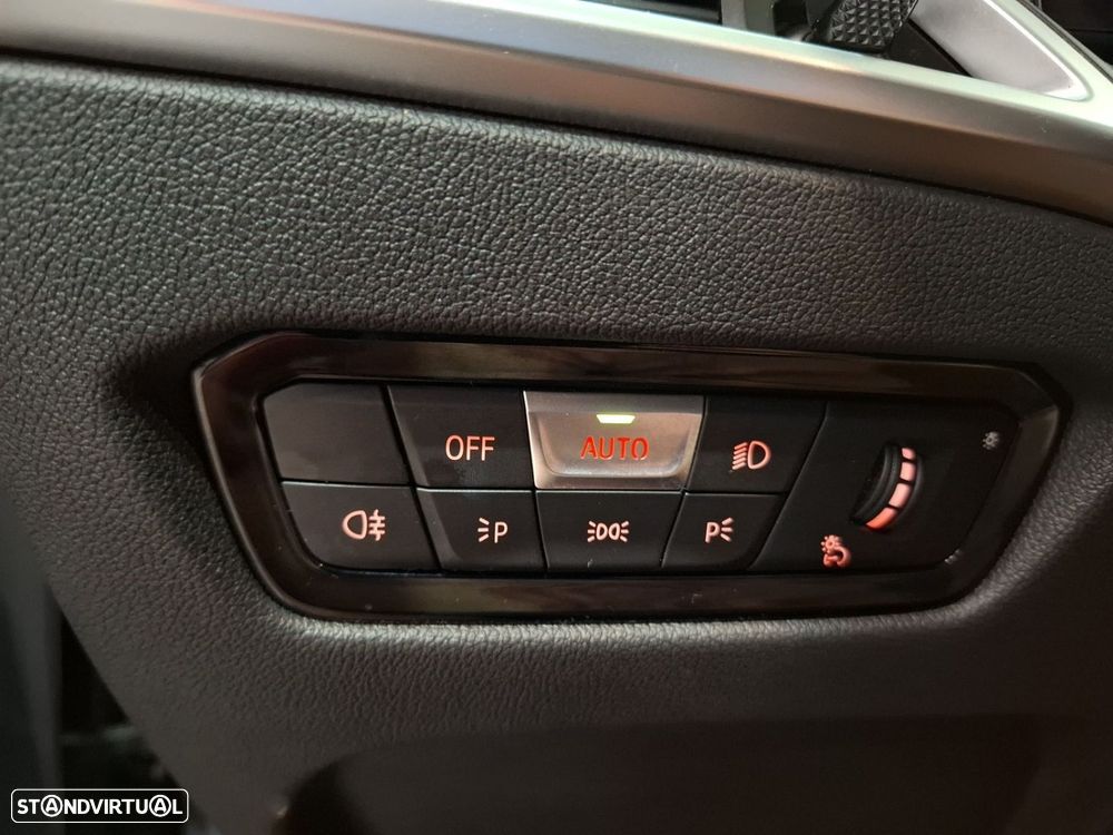 BMW 320 d Pack Desportivo M Auto — fotografia 19