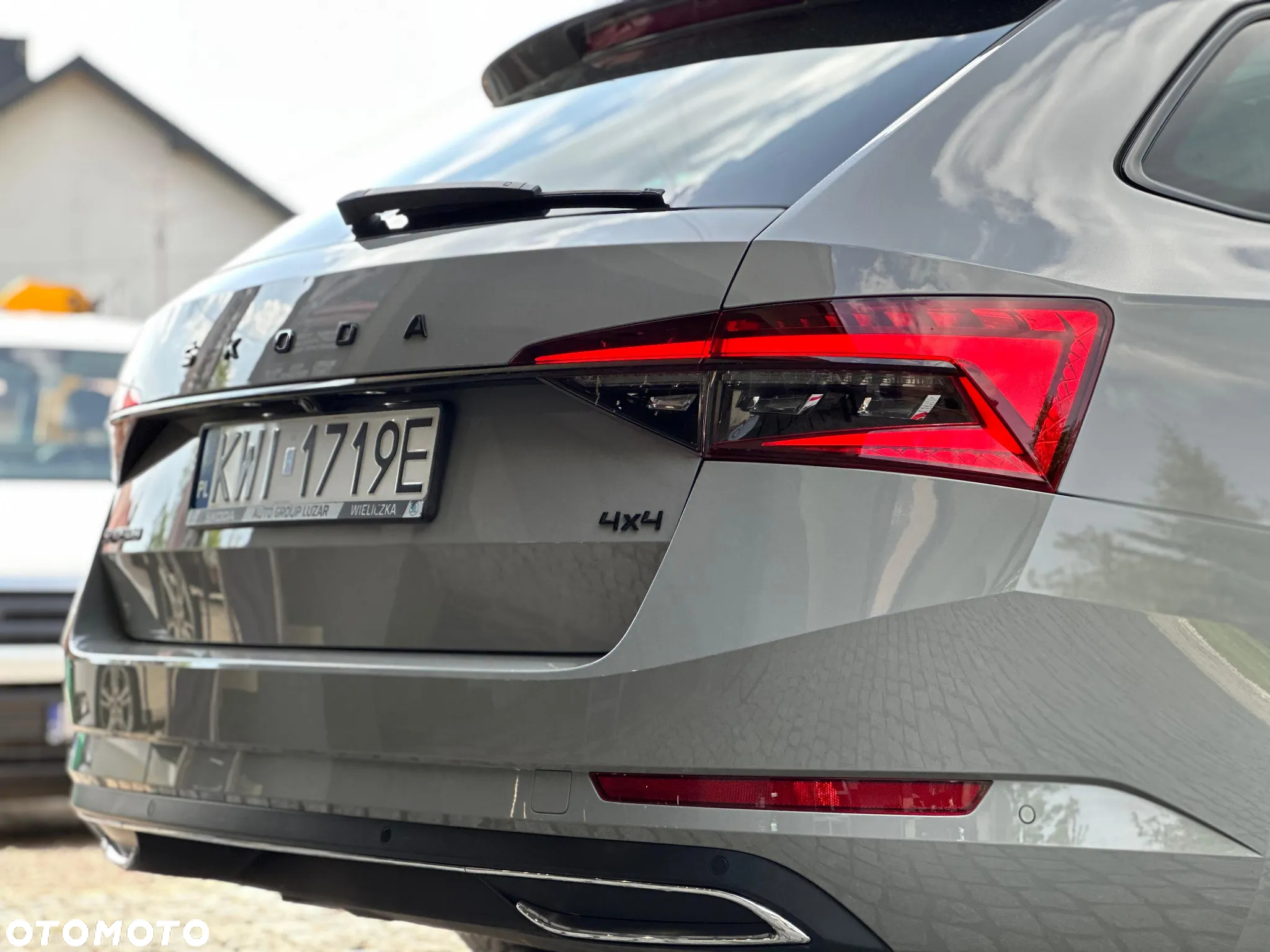Skoda Superb 2.0 TDI SCR 4x4 Sportline DSG - 8
