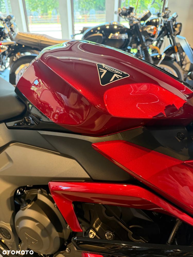Triumph Daytona - 24