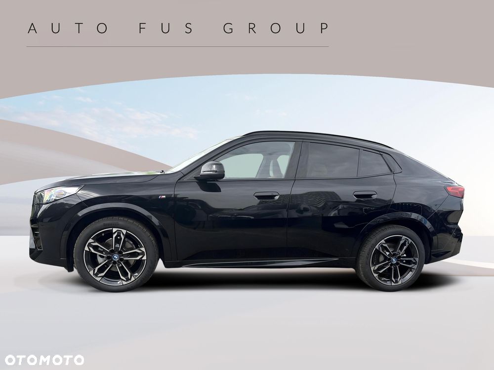 BMW iX2 eDrive20 66.5kWh M Sport - 4