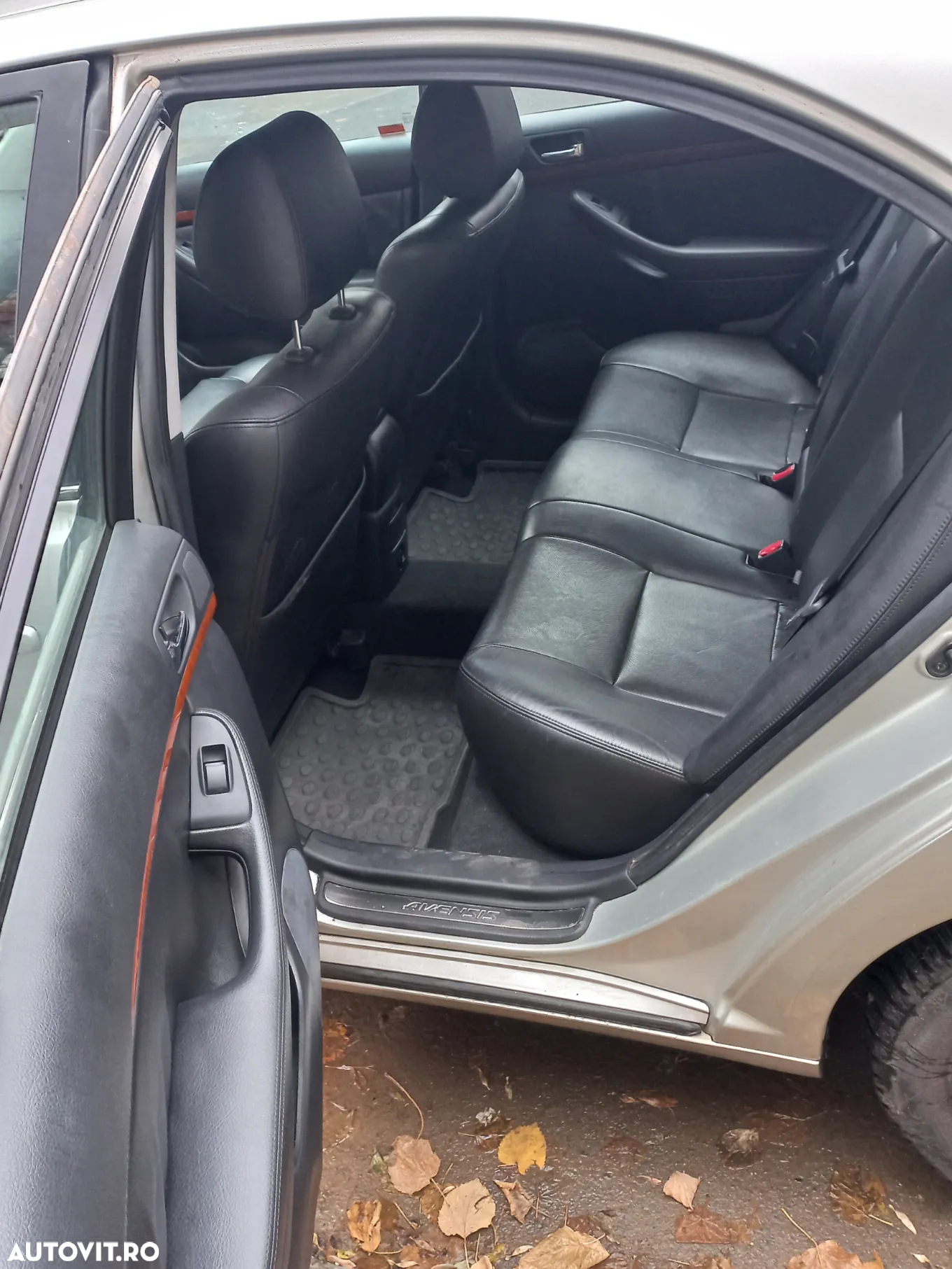 Toyota Avensis - 8