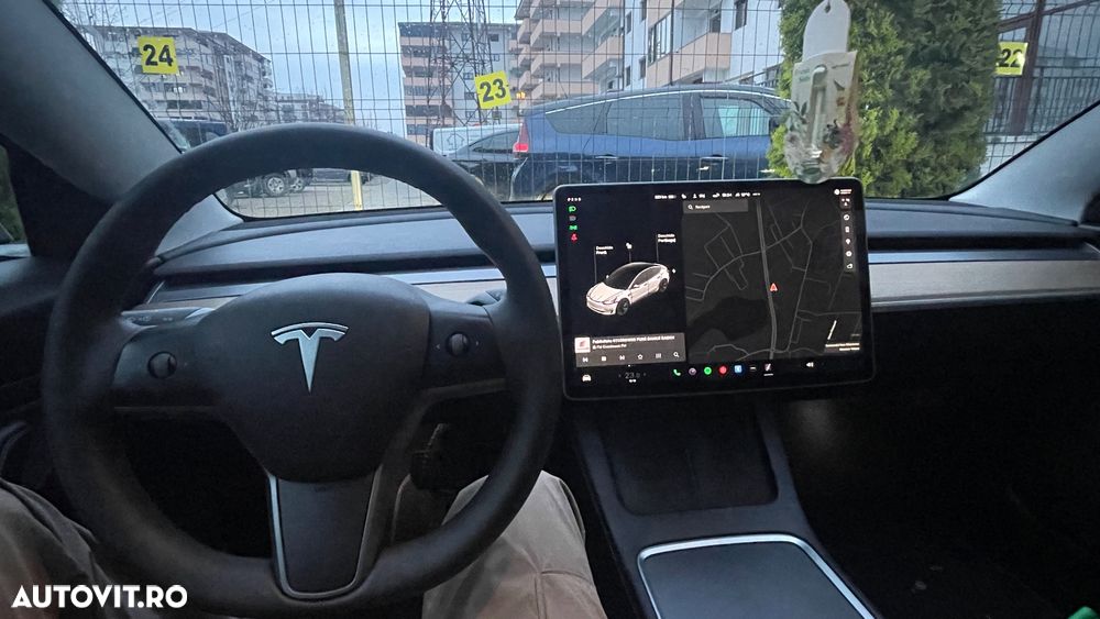Tesla Model 3 - 4