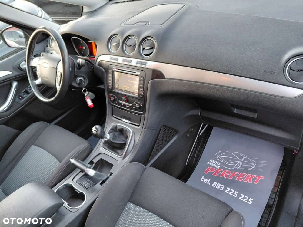 Ford S-Max - 13