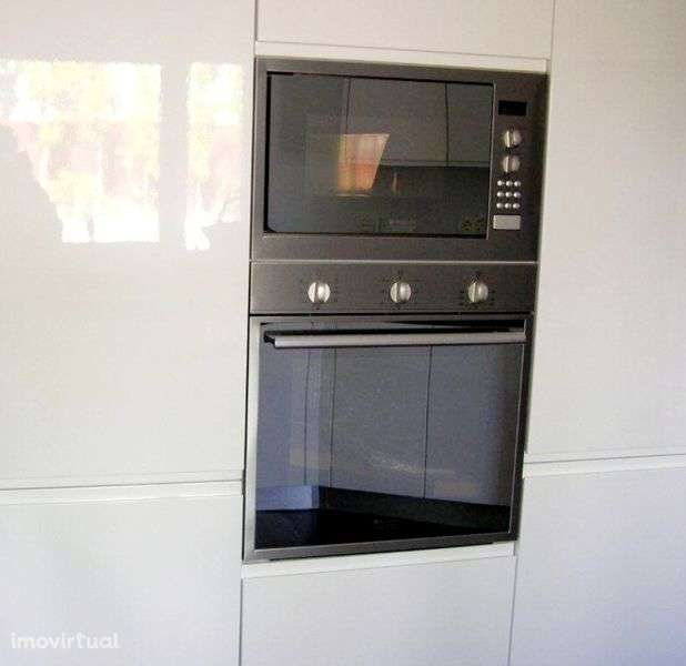 Moradia com piscina e jardim - Grande imagem: 5/12