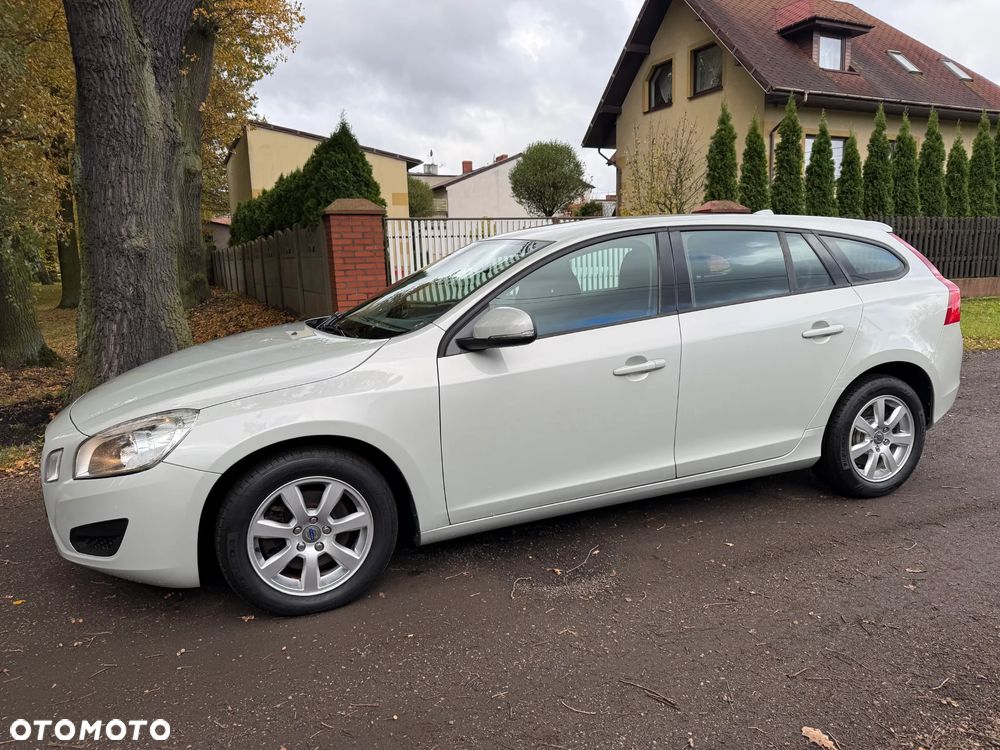 Volvo V60 D3 Momentum - 8