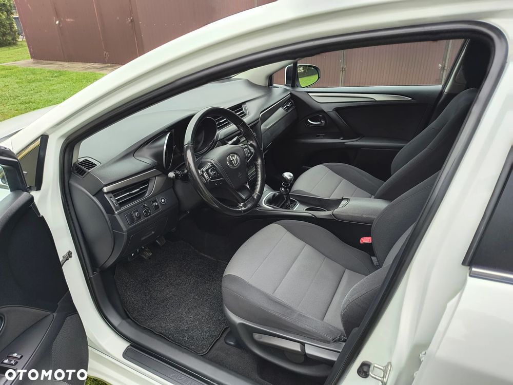 Toyota Avensis - 9