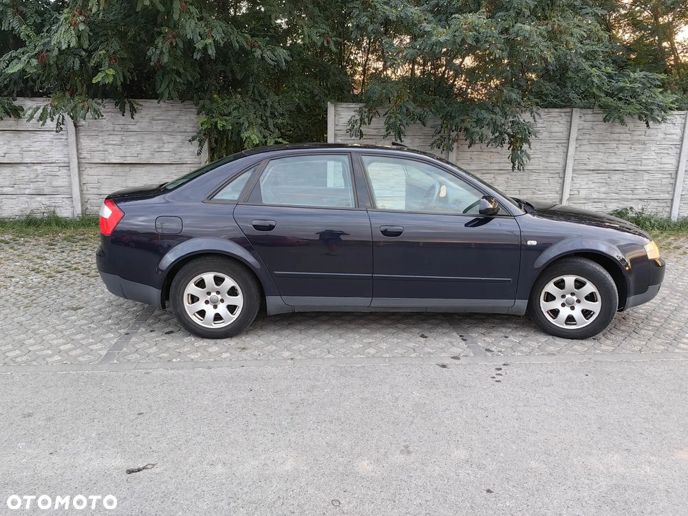 Audi A4 Limousine - 8