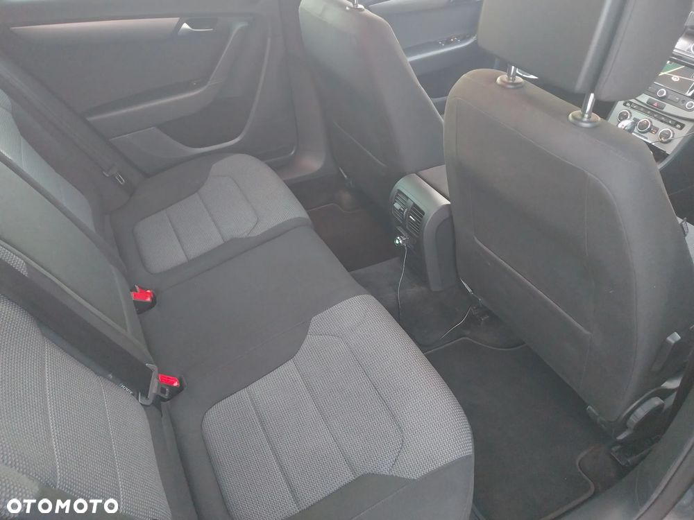Volkswagen Passat 2.0 TDI Comfortline DSG - 19