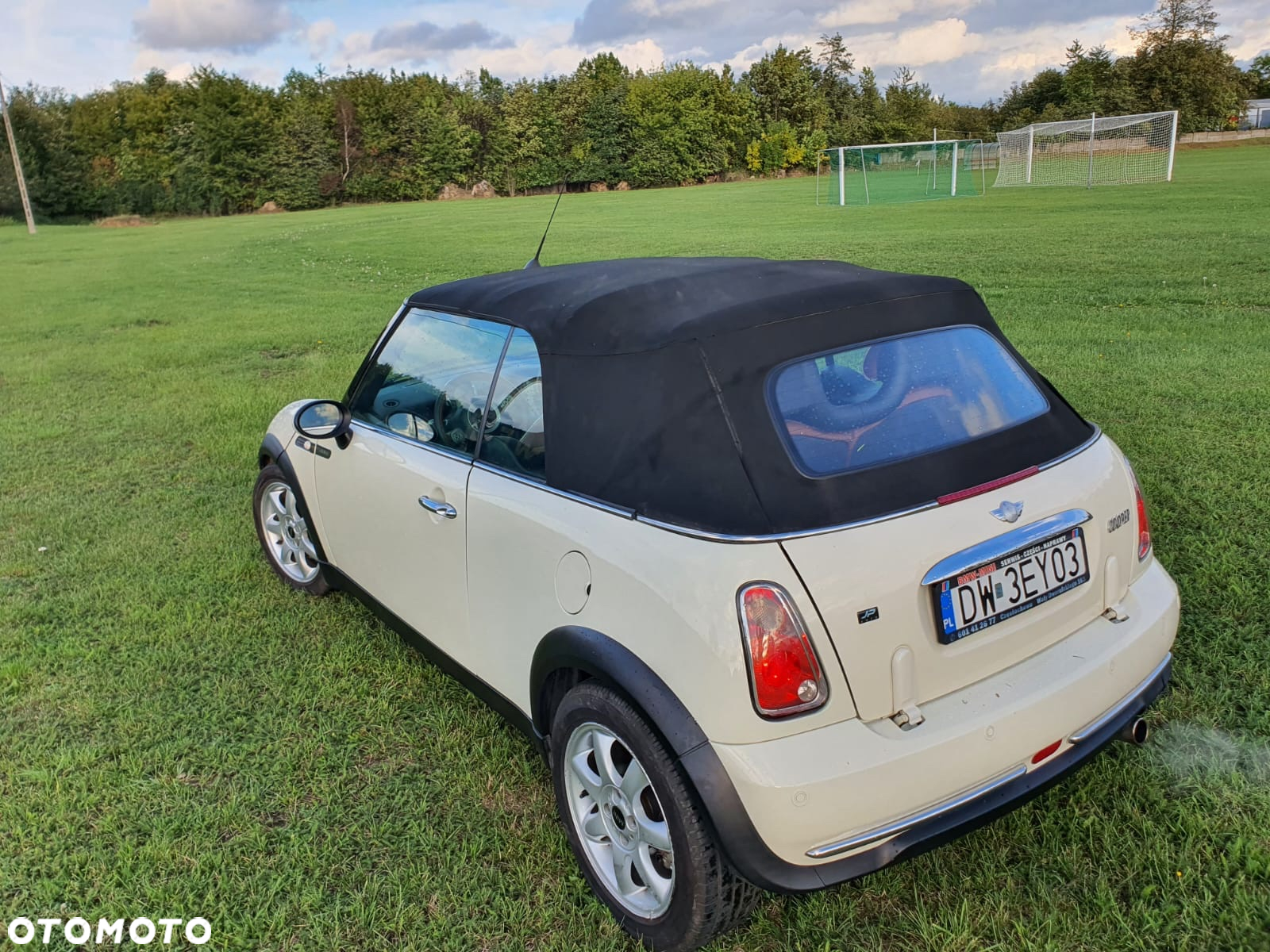 MINI Cooper Cabrio Sidewalk - 17