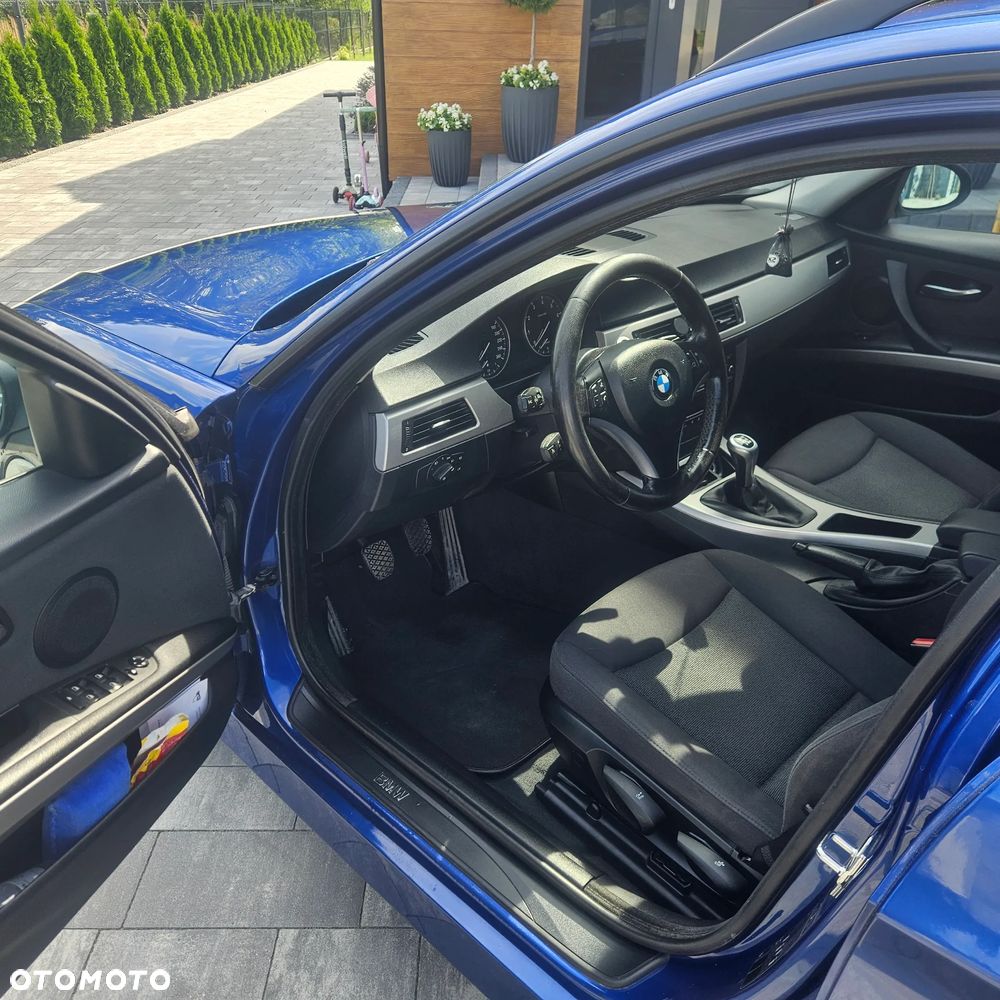 BMW Seria 3 320i - 10