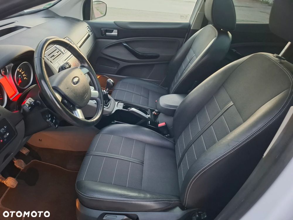 Ford Kuga 2.0 TDCi 4x4 Titanium - 17