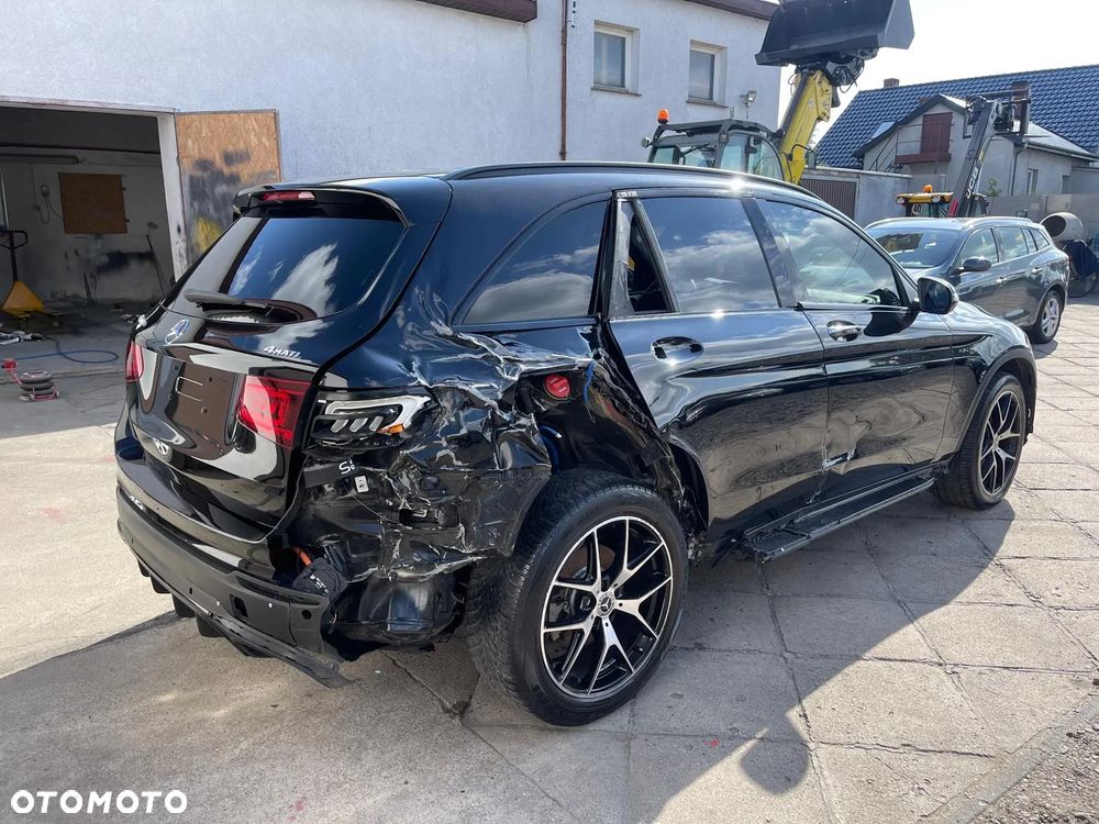 Mercedes-Benz GLC 300 de 4Matic 9G-TRONIC AMG Line - 37