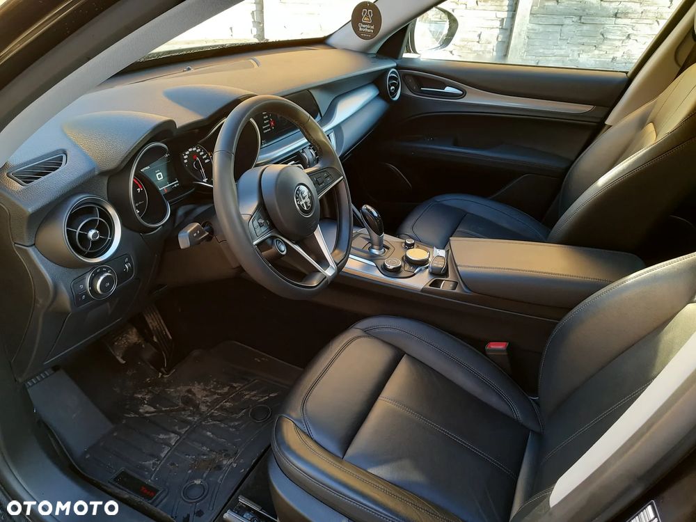 Alfa Romeo Stelvio - 19