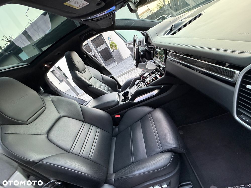 Porsche Cayenne Turbo - 11
