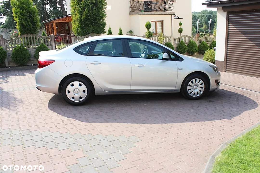 Opel Astra IV 1.6 Cosmo - 4