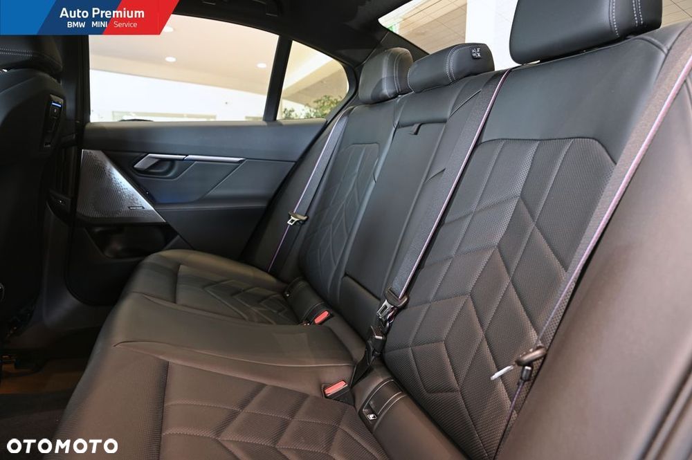 BMW Seria 5 520i mHEV - 12