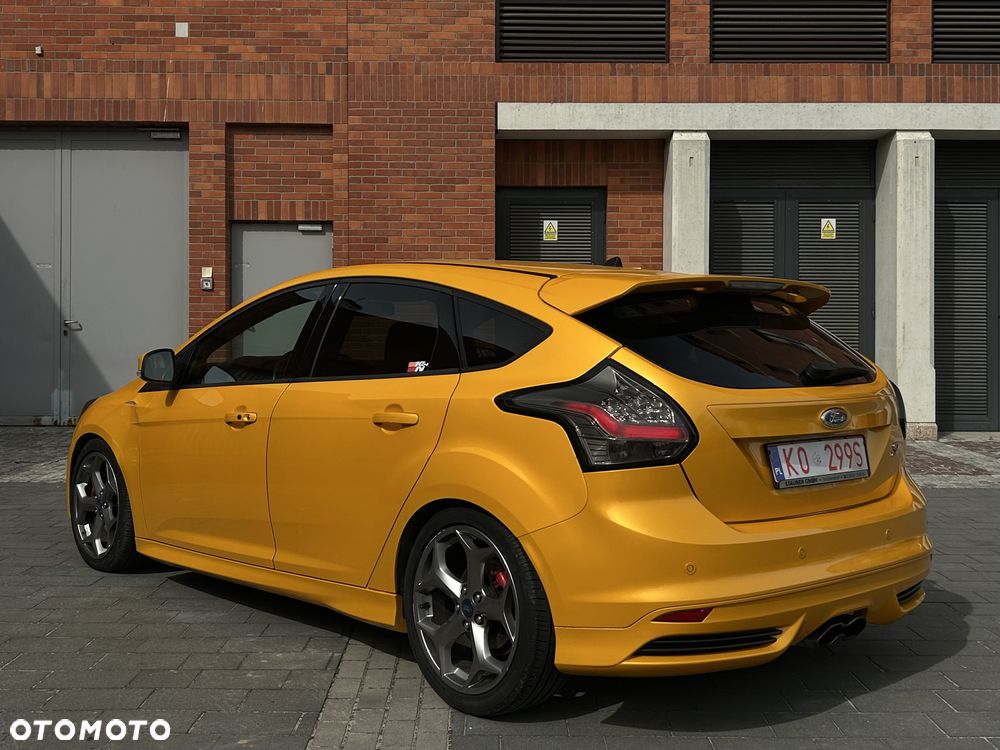 Ford Focus 2.0 EcoBoost ST mit Leder-Sport-Paket - 4