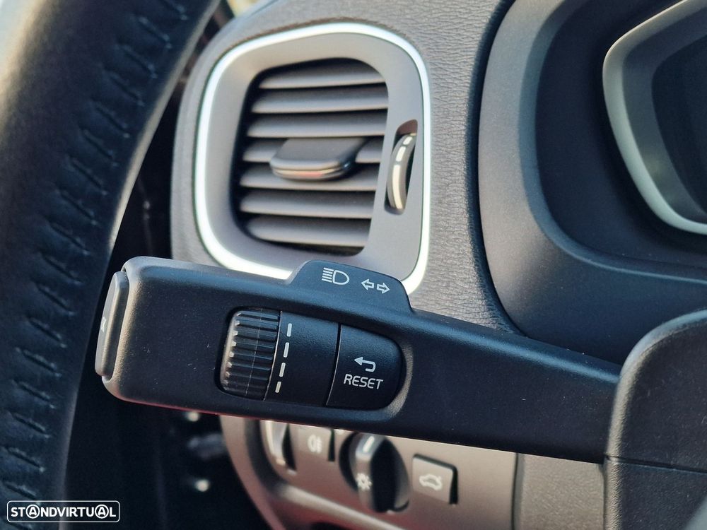 Volvo V40 Cross Country 2.0 D3 - 19