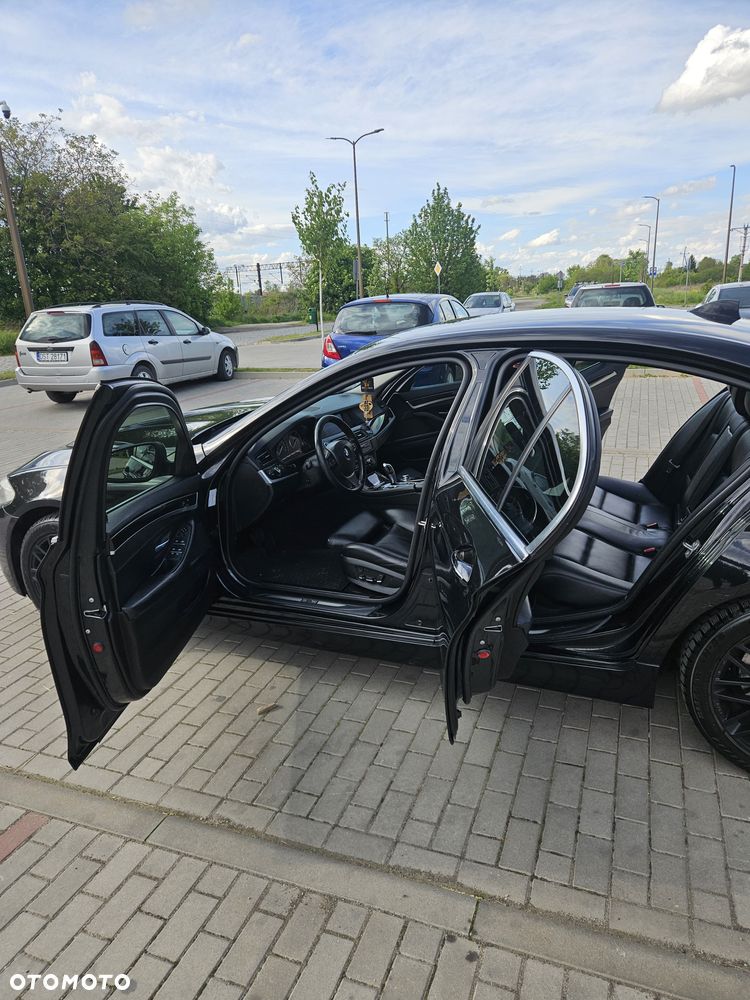 BMW Seria 5 525d xDrive - 10