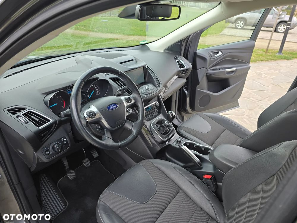 Ford Kuga 2.0 TDCi 2x4 Titanium - 29