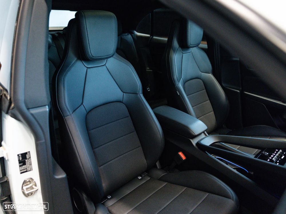 Porsche Macan Electric - 43