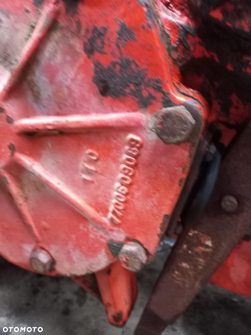 CZĘŚCI RENAULT 651,681,751,851,551,SKRZYNIA,most,widełki ,tryb,atak,koło zębate,obudowa skrzyni,podnośnik,sekcja hydrauliki,wom,wałek,ramie podnośnika.korpus,wodzik,widełki,tryb 1,2,3,4, biegu,wsteczny.mvm - 4